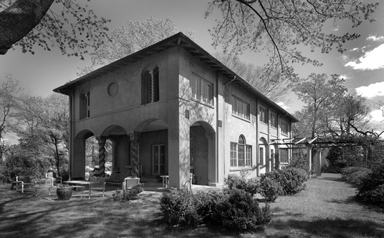 Cropped photo of Villa Barbara